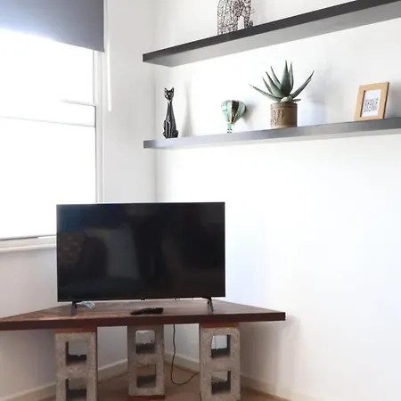 Stylish 2 Bed In Old Market Daire