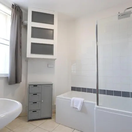 Stylish 2 Bed In Old Market Apartment *